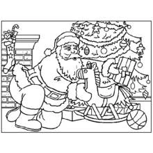 Malvorlage Weihnachtsmann am Kamin mit Geschenken