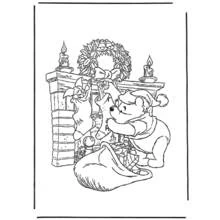 Malvorlage Winnie Puuh hängt Weihnachtsstrümpfe auf