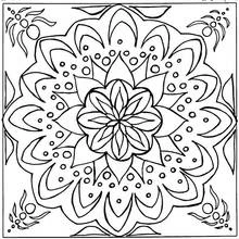 Malvorlage Mandala mit zentraler Blüte und geschichteten Blütenblättern