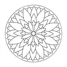 Malvorlage Mandala mit gestaffelten Blütenblättern