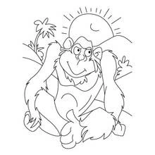 Malvorlage Gorilla sitzt bei Sonnenaufgang im Gebirge
